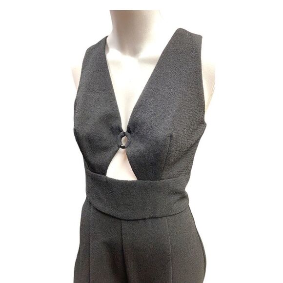 NWT ABS Allen Schwartz Women's Deep-V Black Jumpsuit with Front Cut-Out Size 4 - Picture 4 of 9